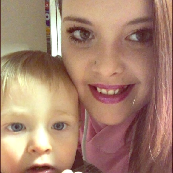 Meet your Posher, Taylor - Picture 1 of 5